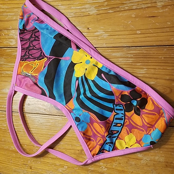 Speedo Tops - 🌻 Speedo Hawaiian print bra top